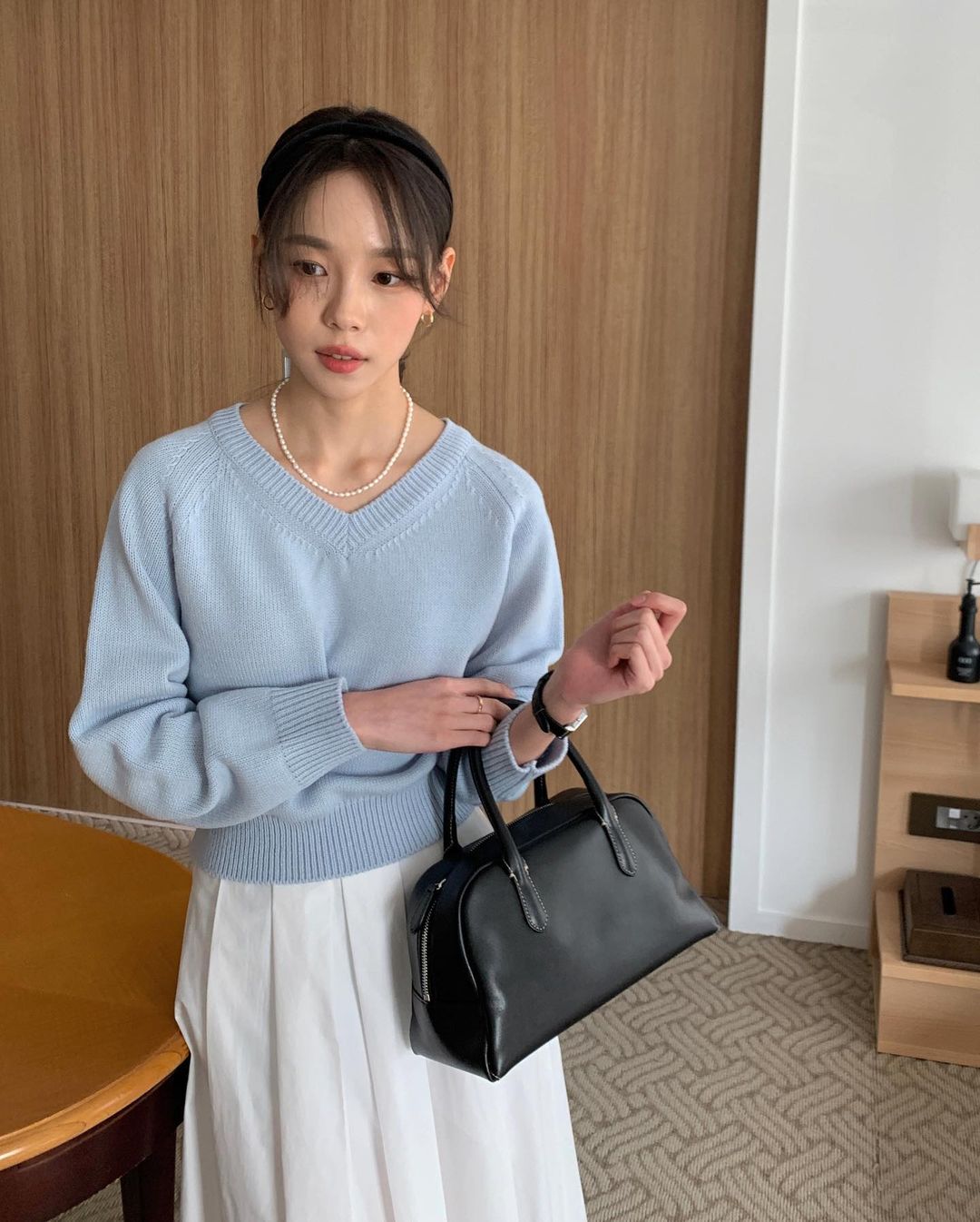 把春天穿上身，韩国女生都穿浅蓝、苹果绿色单品上街了