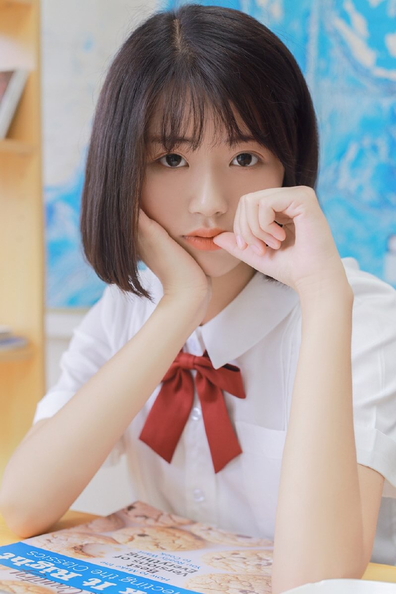 穿JK制服的美女学生妹齐肩短发清纯写真图片