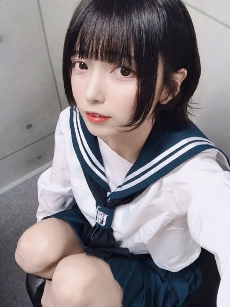 超级深藏不漏!日本萌妹褪去上衣后引发网民暴动