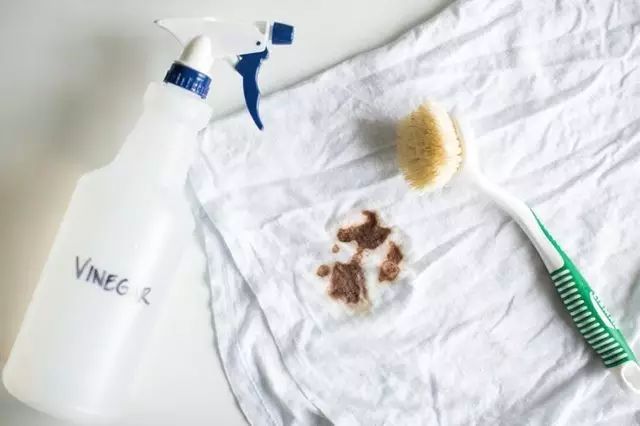 隔年衣服发黄怎么去除 隔年衣服发黄怎么洗白