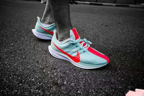 鞋底磨损到什么程度就不能穿了 鞋底磨损多久要更换新鞋