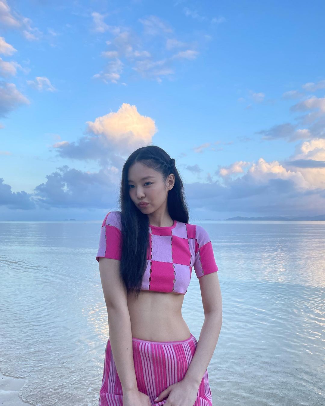 甜美性感于一身:Jennie品牌好友+ 1,这回是人间Jacquemus!