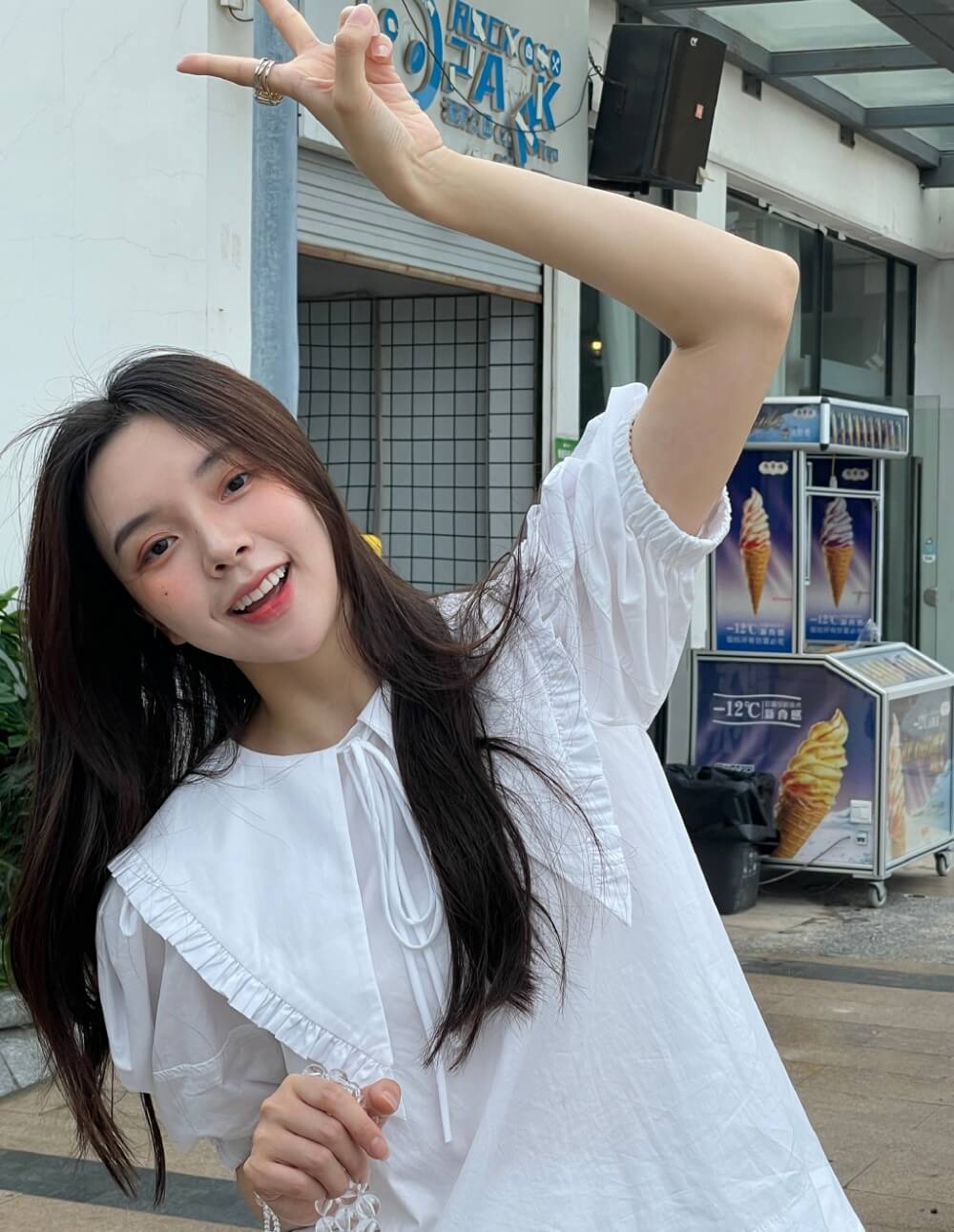 时尚美妆博主胡小糖甜美旅拍照片