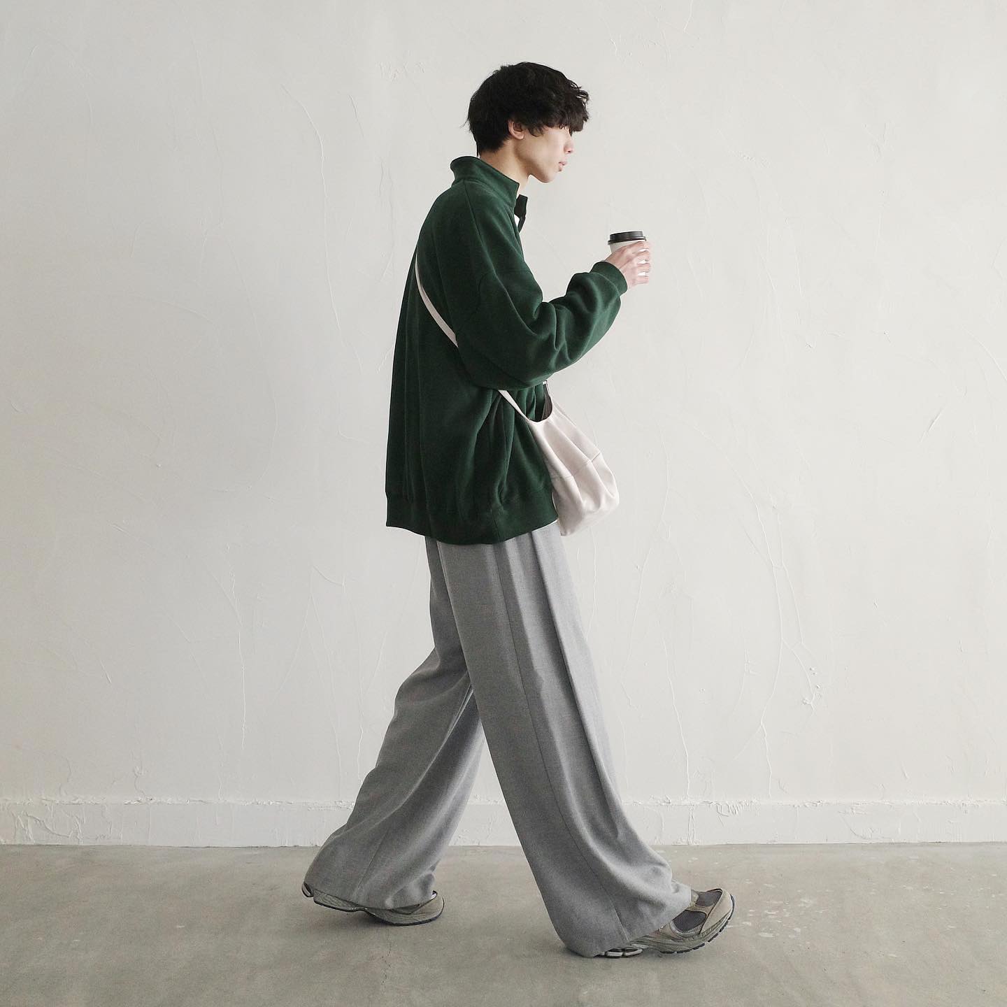 人见人爱的宽松淡盐风搭配，学这3位男子日系潮流穿搭