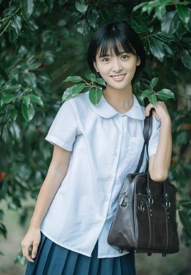 沈月穿阔腿裤街拍，这气质也太青春了！ 街拍 第6张