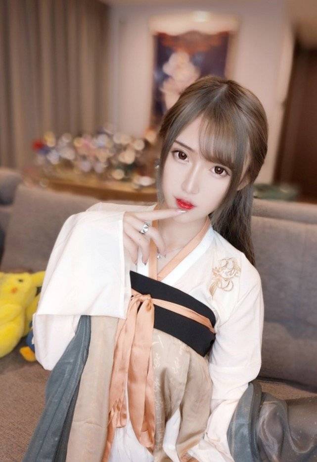 腐团儿第一次穿“齐胸襦裙”就火,本以为她不适合,上身却惊艳