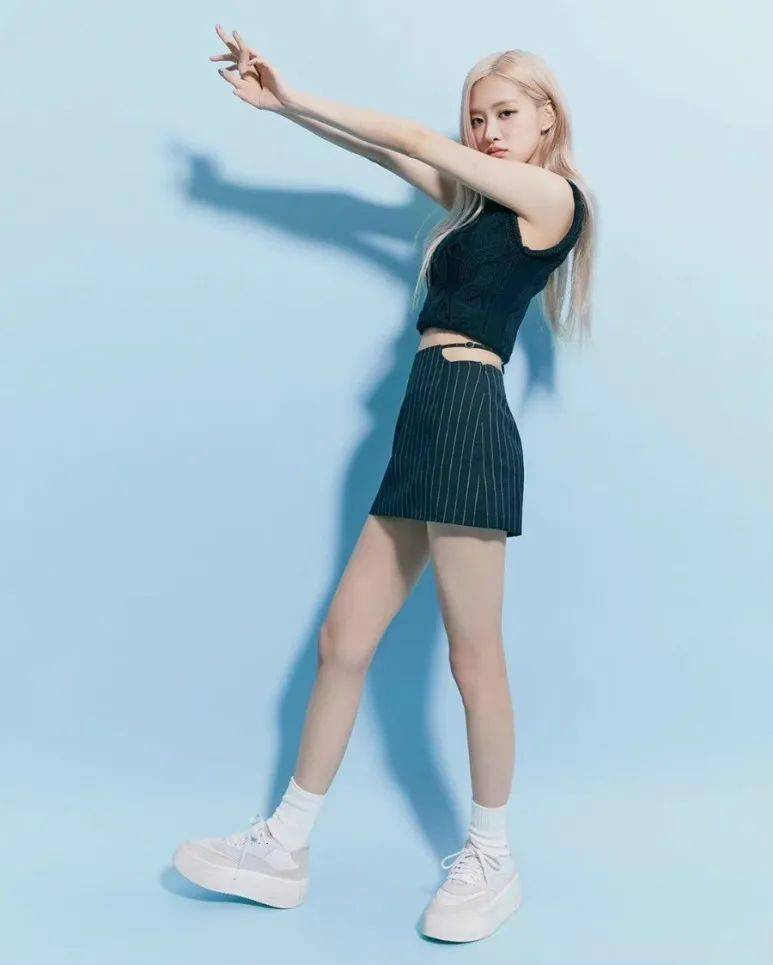 韩国女星朴彩英大秀小蛮腰!大长腿性感撩人
