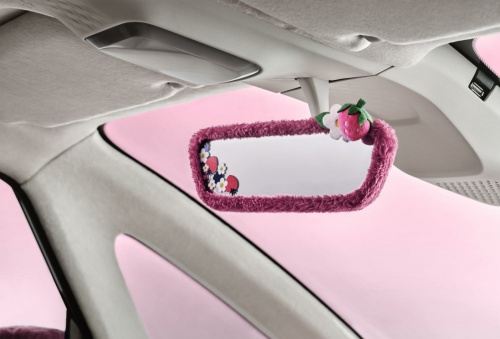 KiWi EV与草莓熊开启合作!时髦熊总首台座驾曝光