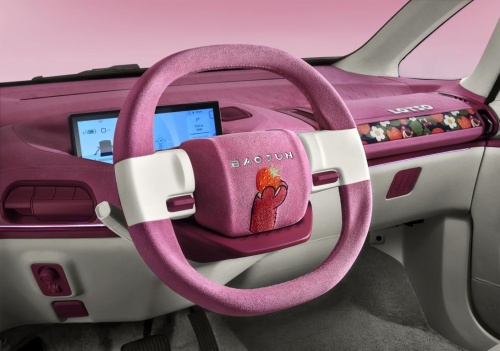 KiWi EV与草莓熊开启合作!时髦熊总首台座驾曝光