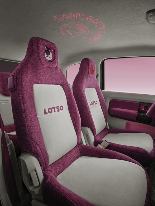 KiWi EV与草莓熊开启合作!时髦熊总首台座驾曝光