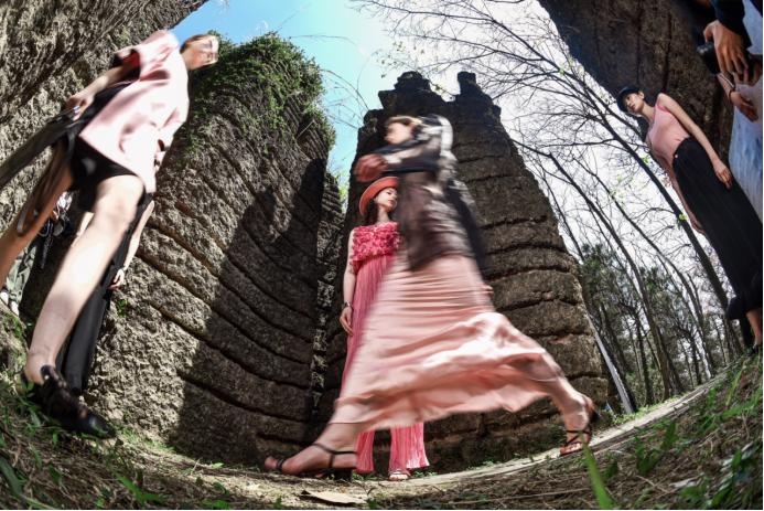 NEIHE内赫 2022春夏新品发布 | 秀场直击