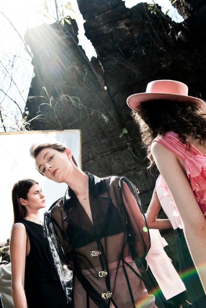 NEIHE内赫 2022春夏新品发布 | 秀场直击