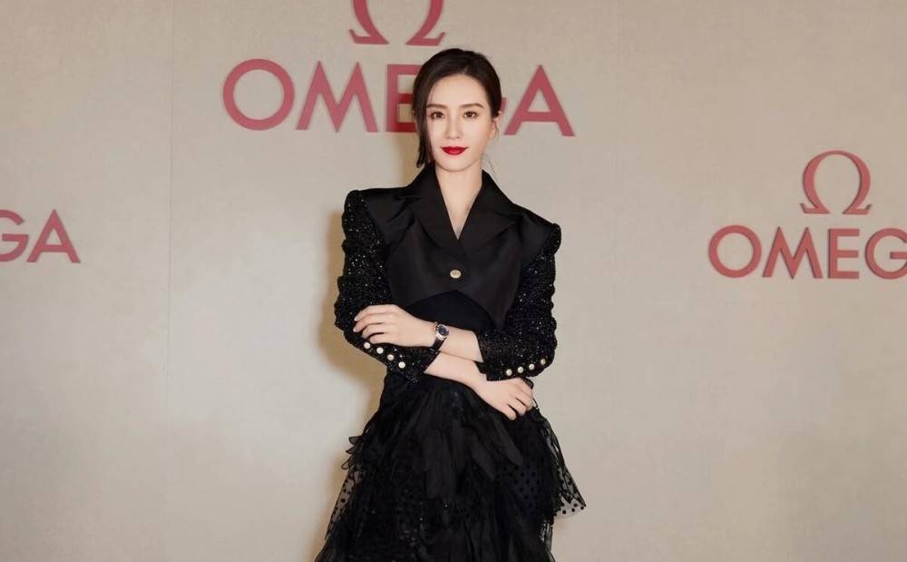 刘诗诗穿黑色扮成熟，优雅自信的样子太迷人