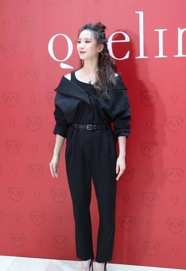 刘诗诗穿黑色扮成熟，优雅自信的样子太迷人