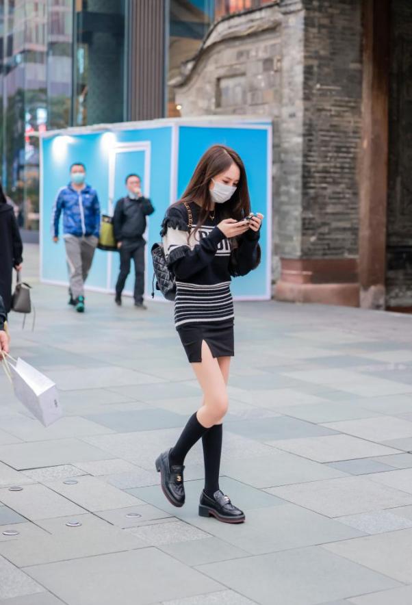成都时尚街拍：风格百变寒冬腊月也很潮