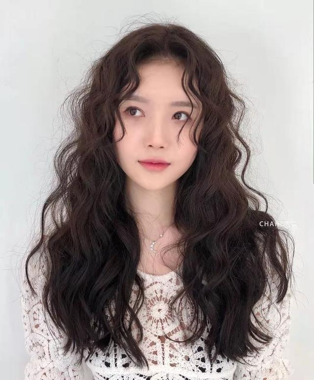 不会选发型?这18款气质发型参考,大方又好看