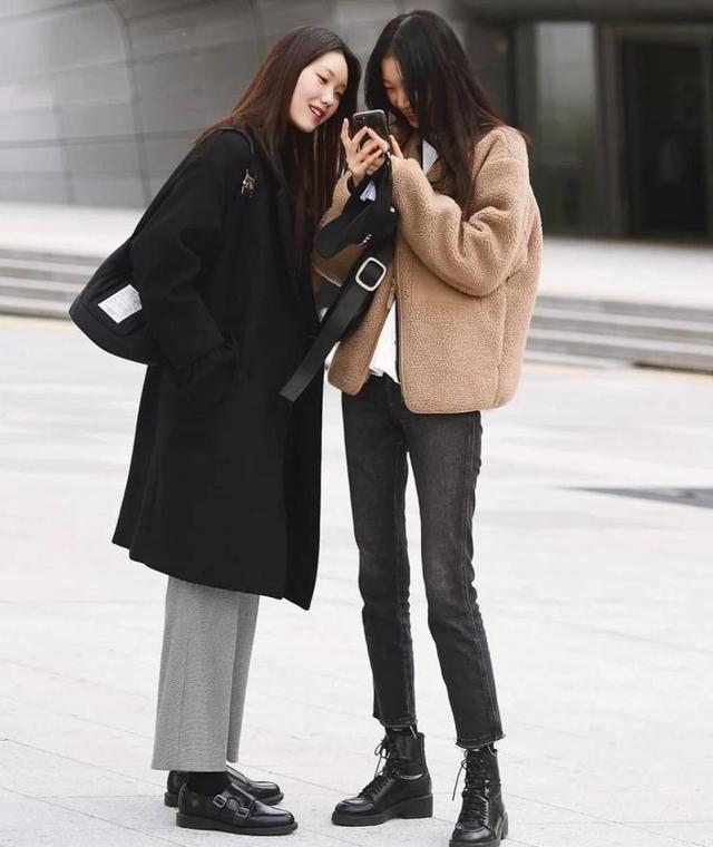 怎样把黑色穿出彩？多向这些街头美女学习，穿得高级还好看