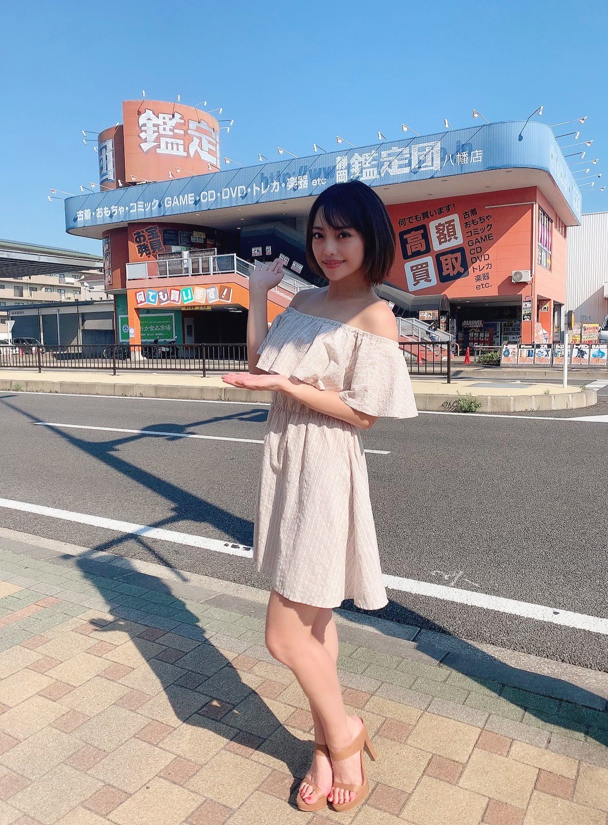 日本又一搞笑艺人娶靓女性感写真女星「石川あんな」嫁人
