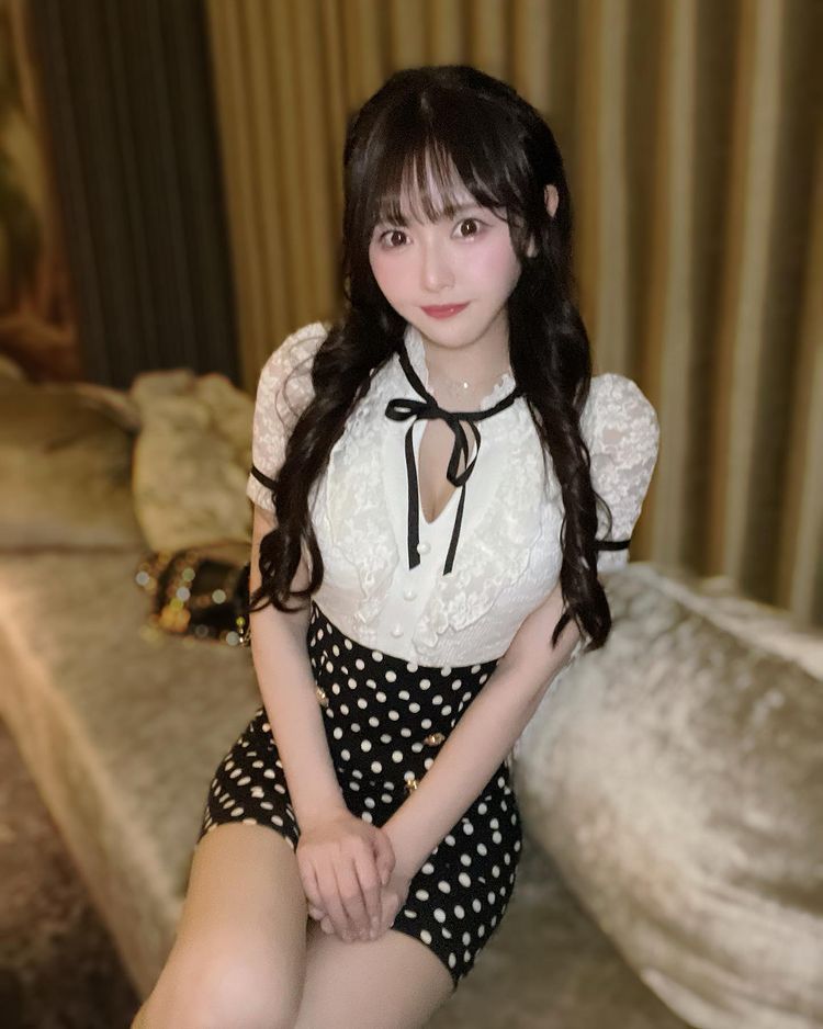 就爱这样的「妈妈桑」!《滨边凛香》歌舞伎町女老板下班不忘练出好身材!