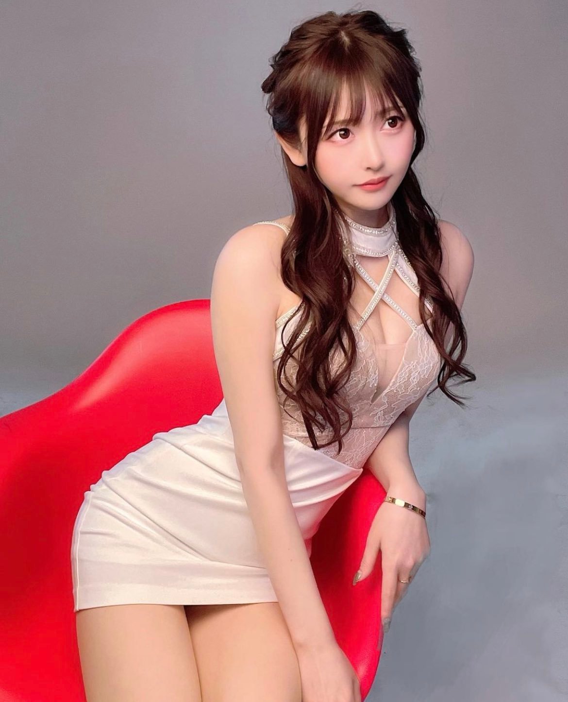 就爱这样的「妈妈桑」!《滨边凛香》歌舞伎町女老板下班不忘练出好身材!