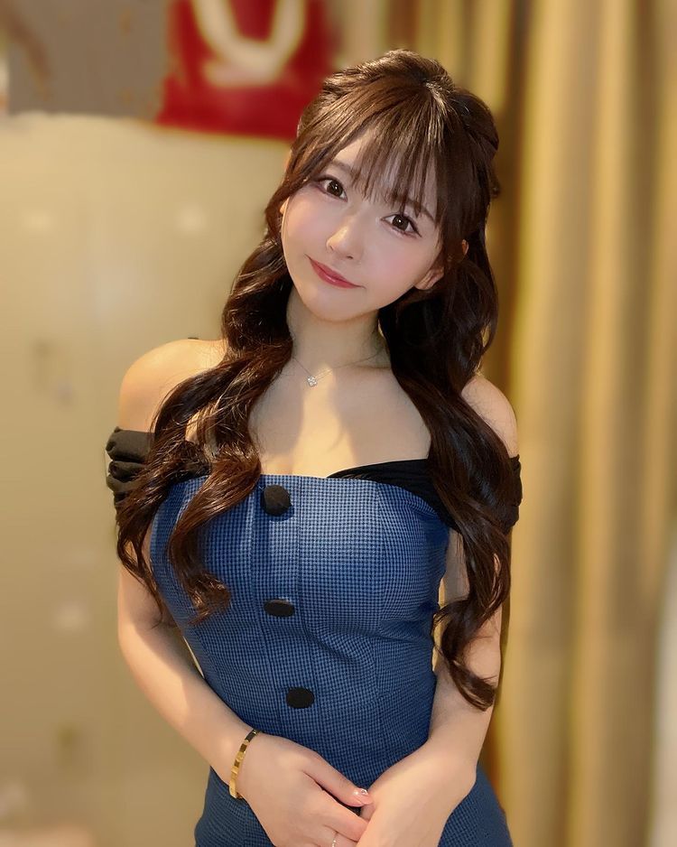 就爱这样的「妈妈桑」!《滨边凛香》歌舞伎町女老板下班不忘练出好身材!