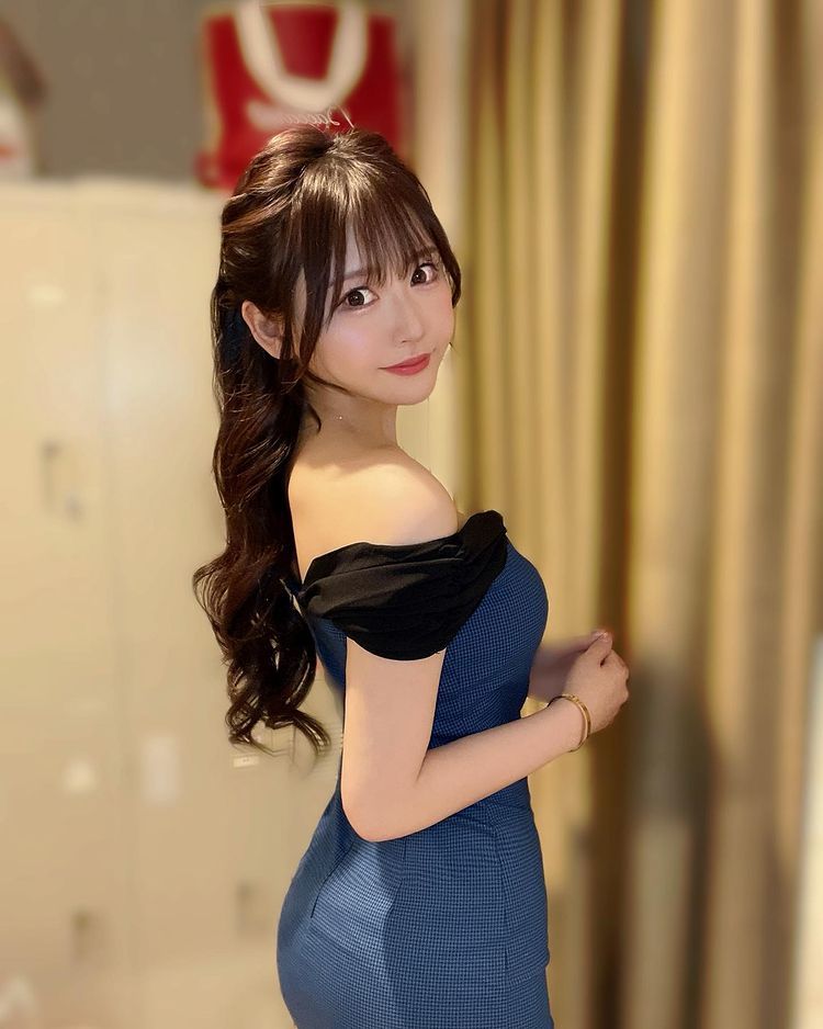 就爱这样的「妈妈桑」!《滨边凛香》歌舞伎町女老板下班不忘练出好身材!