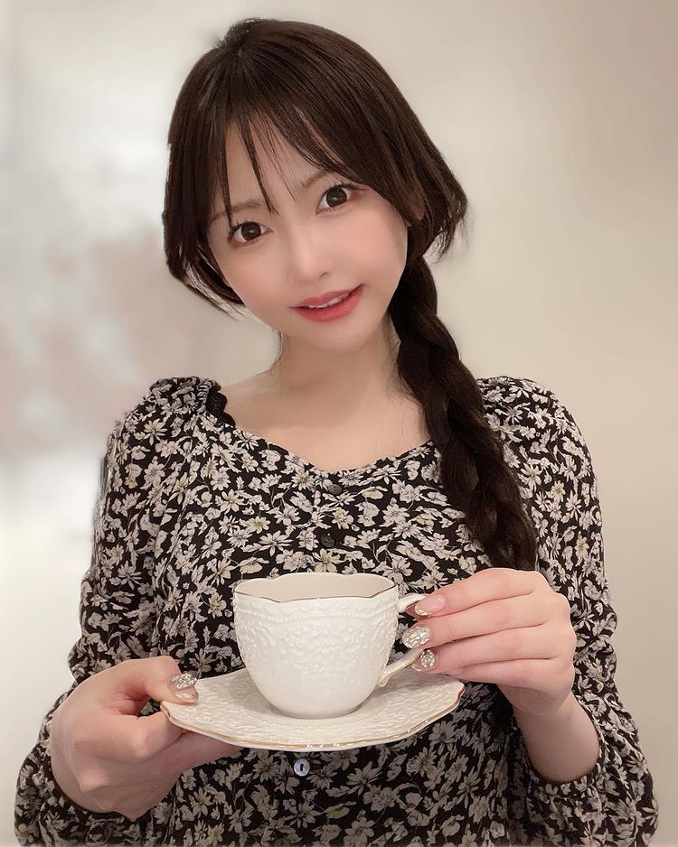 就爱这样的「妈妈桑」!《滨边凛香》歌舞伎町女老板下班不忘练出好身材!