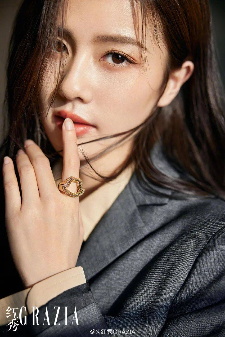 徐梦桃白鹿身穿姐妹装同框美图!雪肤玉貌魅力不可小觑