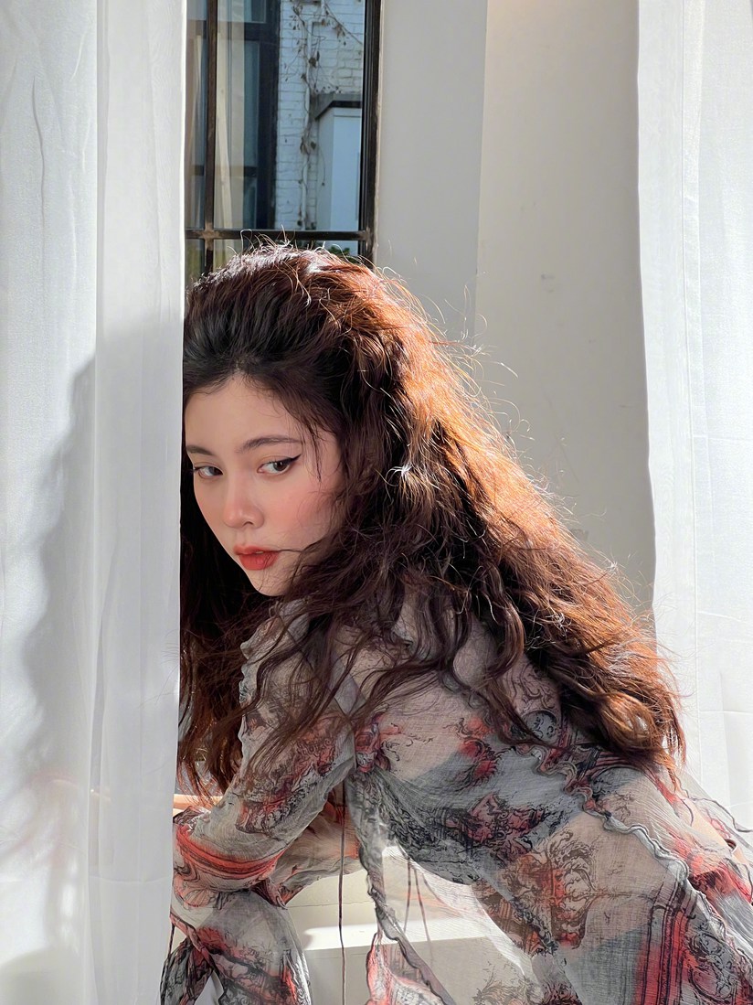 CC宋妍霏微醺妆红秀封面 宋妍霏个人资料简介图片