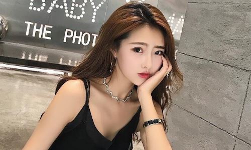 抖音网红晨妍个人资料原名叫什么 她结婚了吗与黄锦鸿什么关系