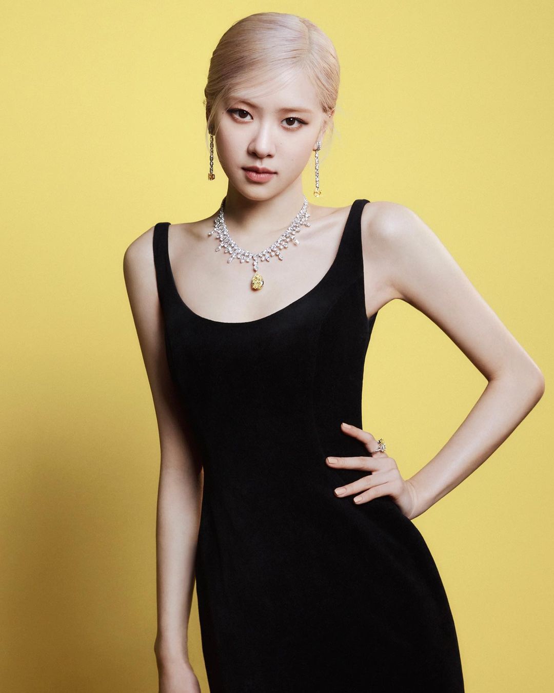 Blackpink Rosé 被造型师选为“最适合时装的体质”,网民指出全因这个理由!