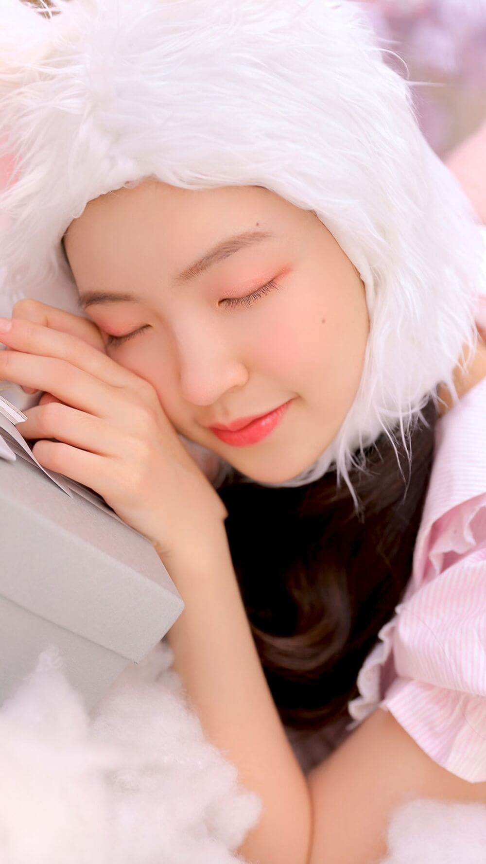 粉红兔女郎白皙大长腿俏皮可爱室内个人写真