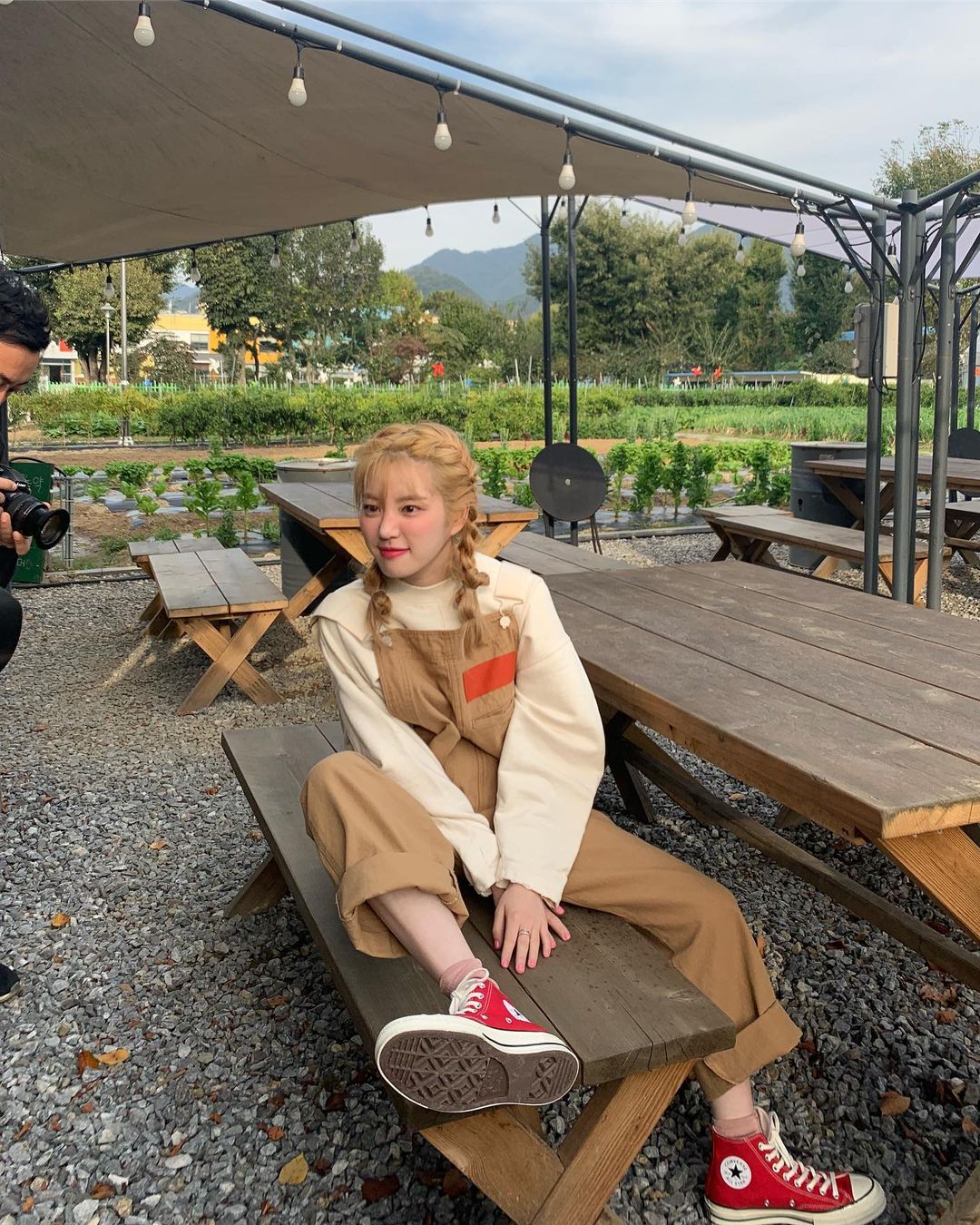 从发型到私服无一不添少女感,在IG拥有百万追随者的韩国演员李侑菲