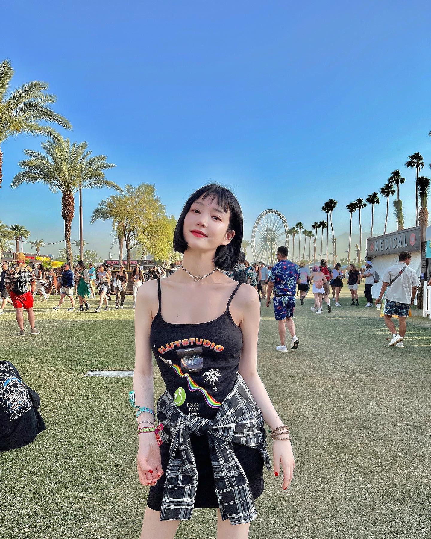 从发型到私服无一不添少女感,在IG拥有百万追随者的韩国演员李侑菲