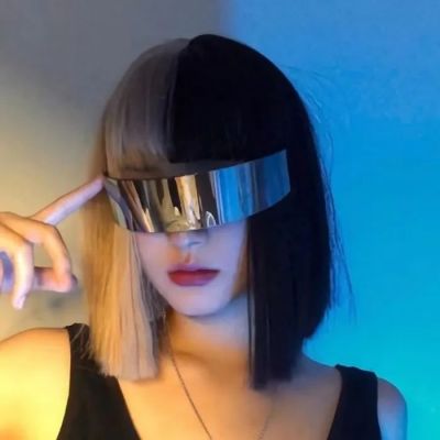 老保安的幸福人生 他有一个完美家庭