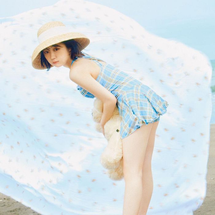 日本最强妹妹人生首次比基尼「なえなの」新出写真集