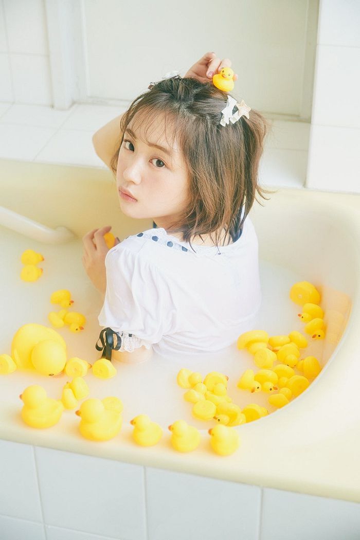 日本最强妹妹人生首次比基尼「なえなの」新出写真集