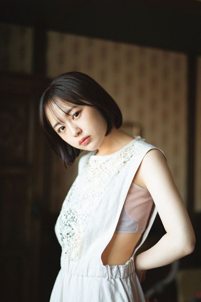 日本最强妹妹人生首次比基尼「なえなの」新出写真集