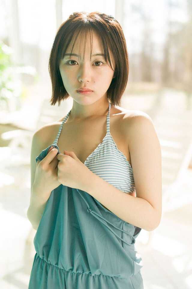 日本最强妹妹人生首次比基尼「なえなの」新出写真集