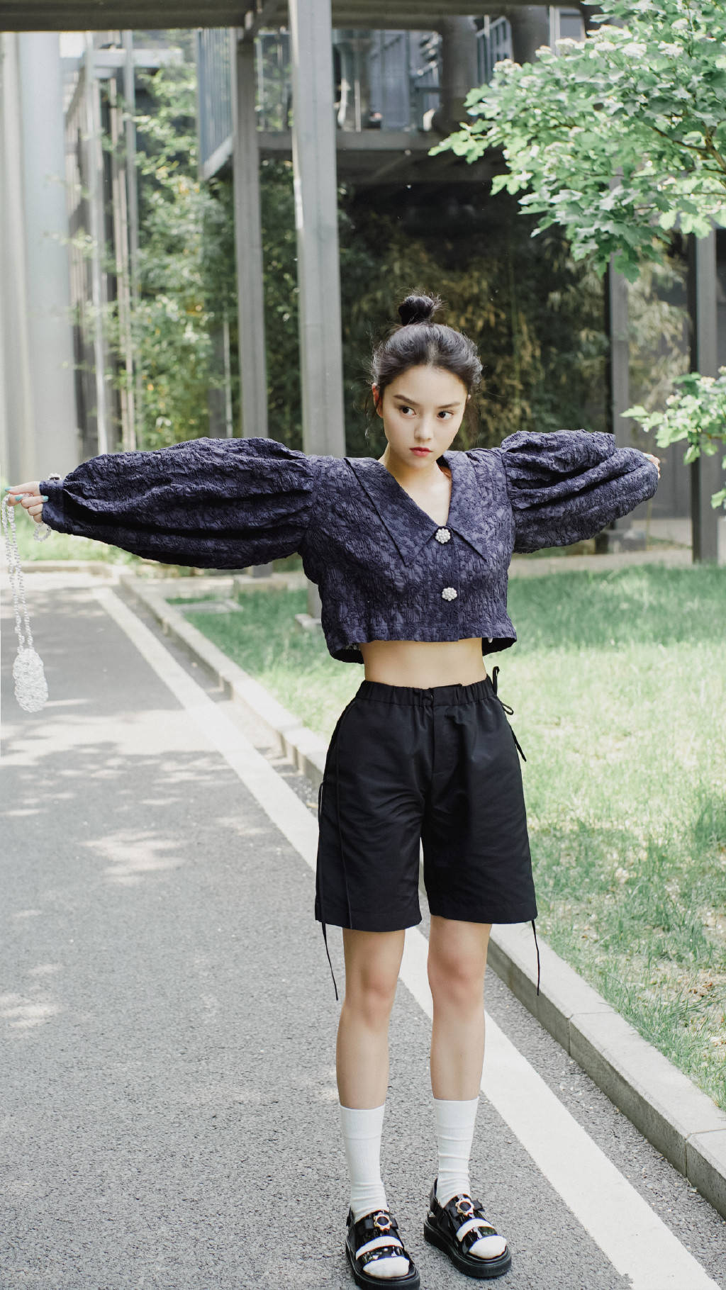 高煜霏长相高级却不火,穿法式衬衫优雅得令人心动