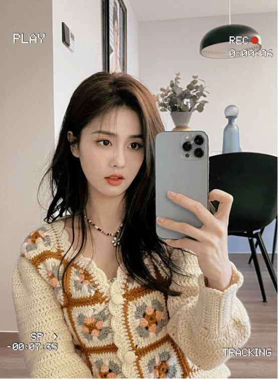 白鹿可爱少女风也太惊艳了吧!清爽服装的风格看上去超减龄