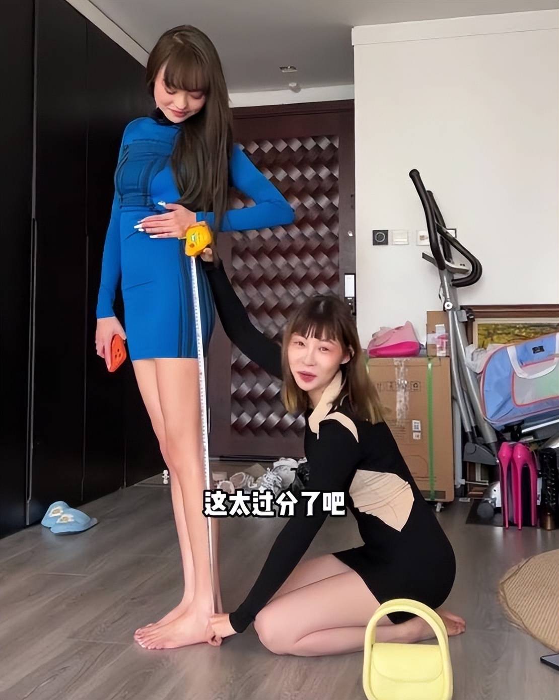 网红"痞幼"和闺蜜比腿长,秀大长腿场面香艳,网友:又玩擦边?