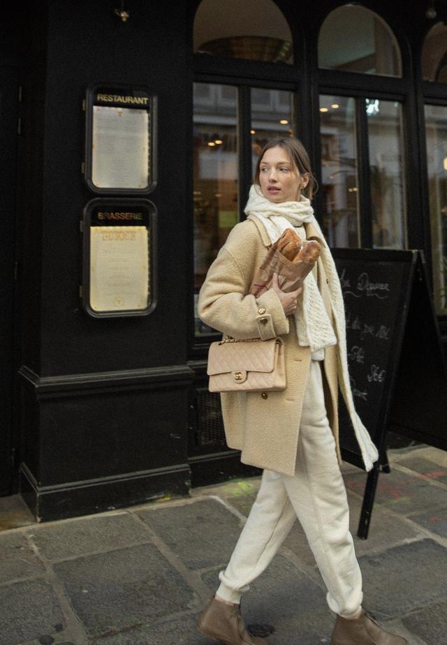 高级女人的穿衣之道：简单的搭配+简单的颜色