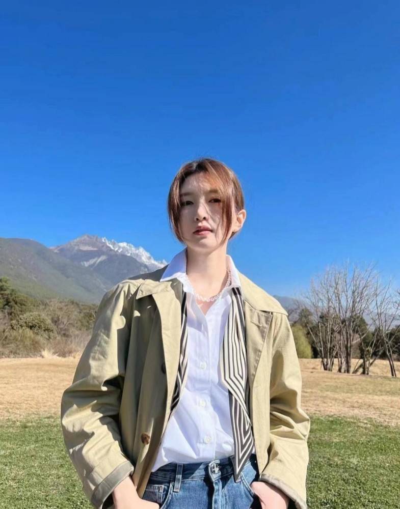 江疏影太适合迪奥风了，穿黑色小香风西装有富家千金既视感 时尚 第9张