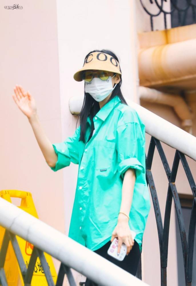 张天爱参加浪姐3私服造型舒服，看身材像18岁少女 时尚 第7张
