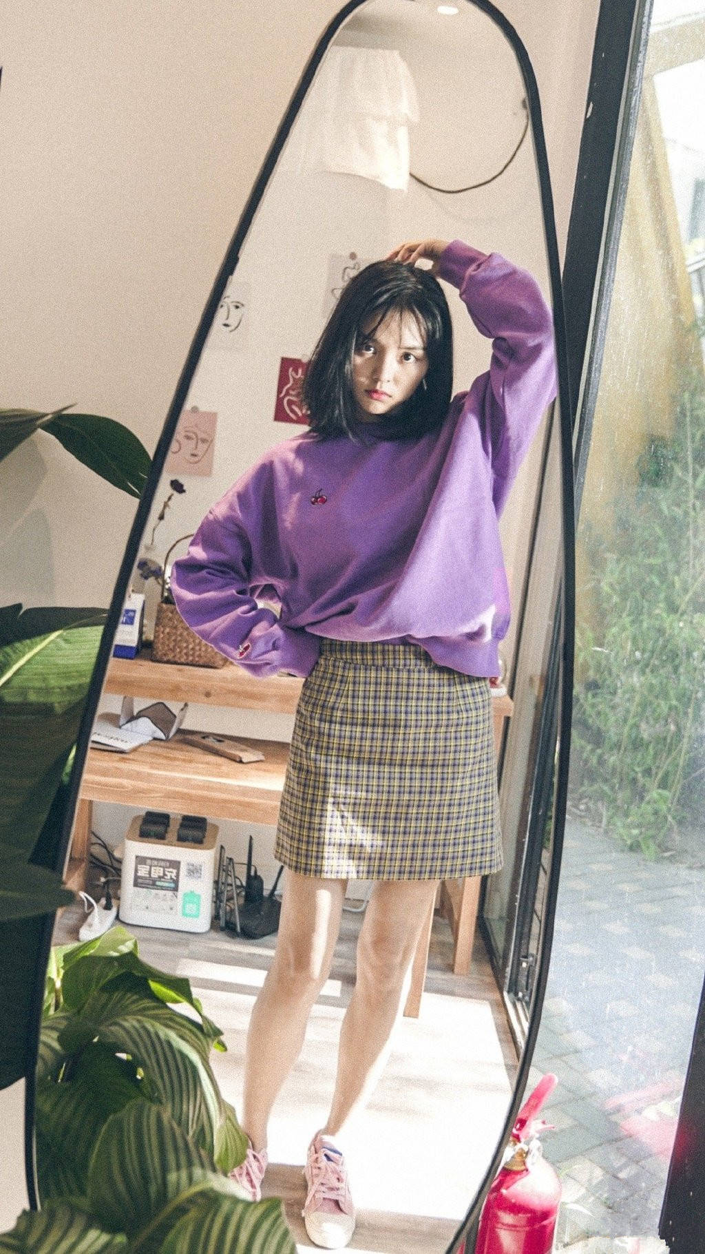 高煜霏长相高级却不火,穿法式衬衫优雅得令人心动