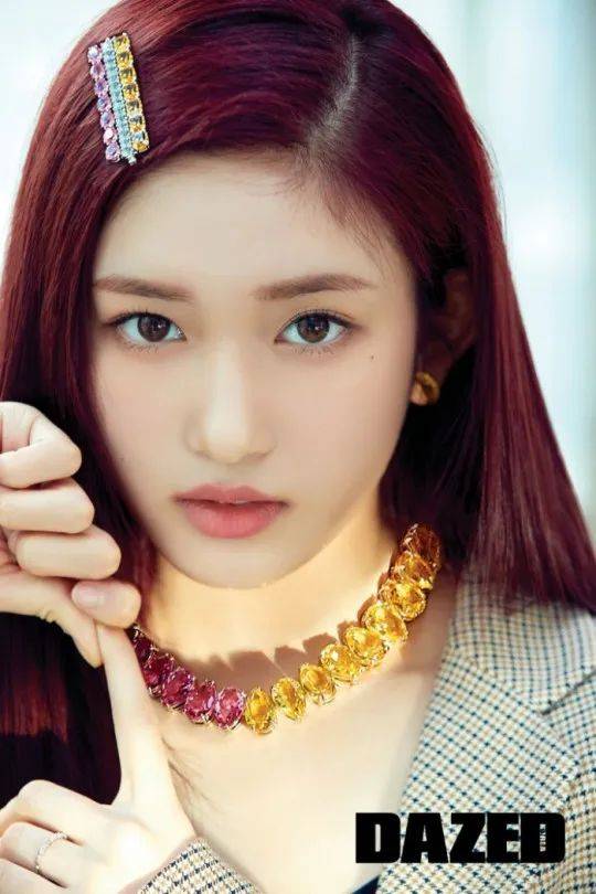 IVE安宥真李贤瑞姐妹花靓图！肤白貌美大长腿性感美艳