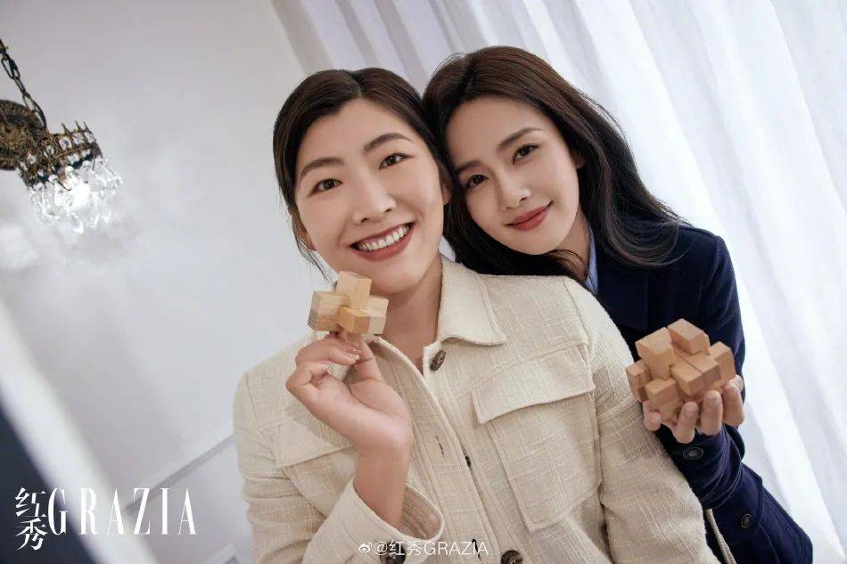 徐梦桃白鹿身穿姐妹装同框美图!雪肤玉貌魅力不可小觑