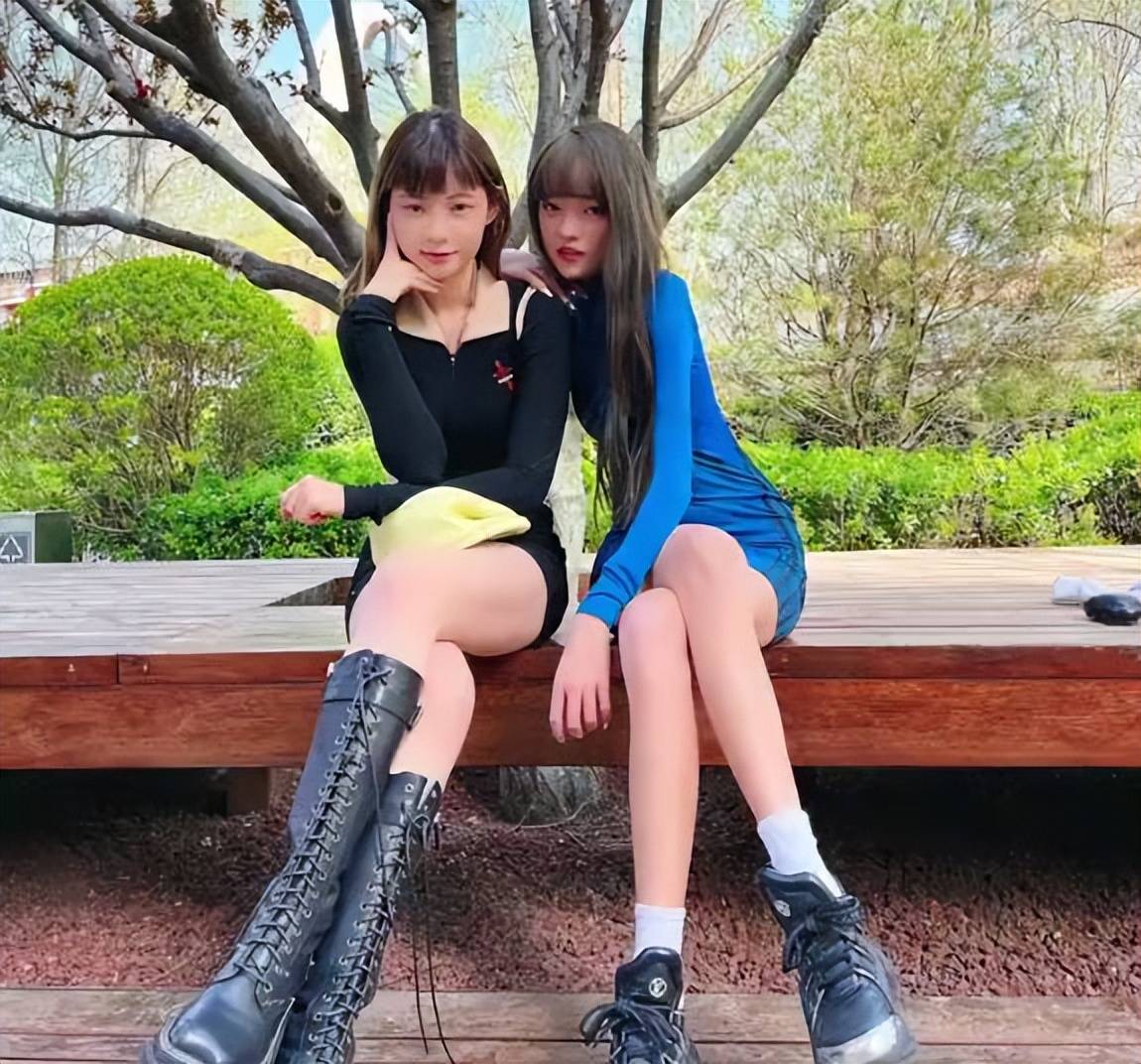 网红"痞幼"和闺蜜比腿长,秀大长腿场面香艳,网友:又玩擦边?