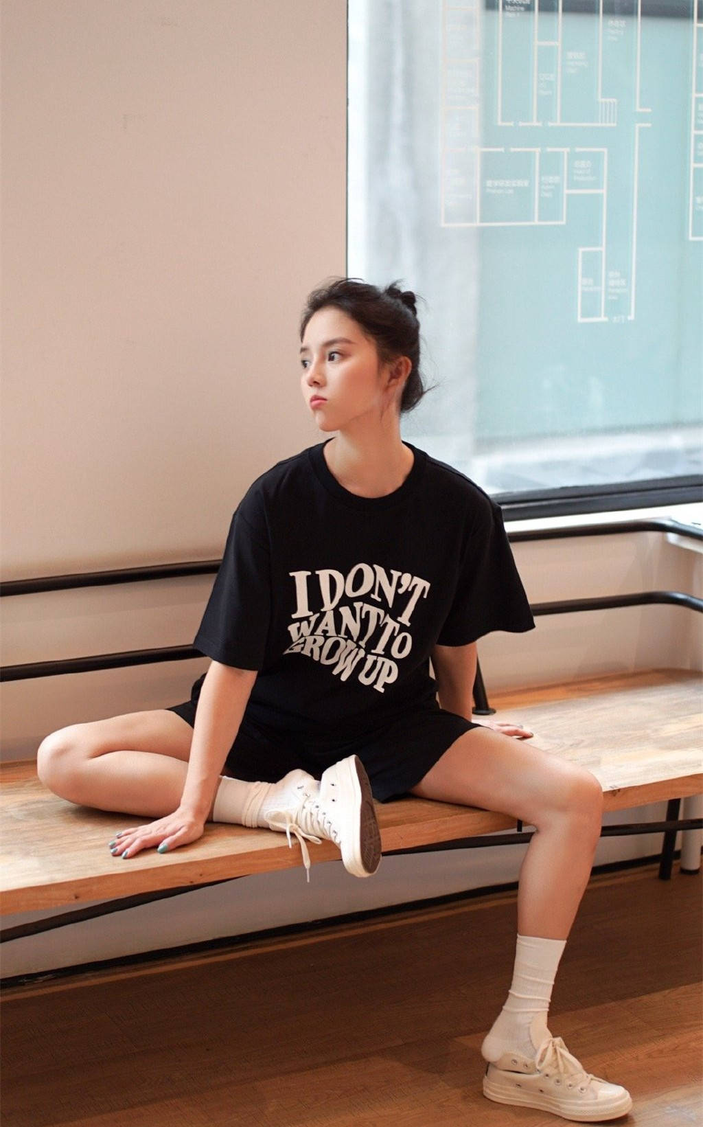 高煜霏长相高级却不火,穿法式衬衫优雅得令人心动